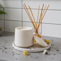 Vela de Soja en Cerámica con Tapa - Modelo "Oasis" (Aroma Pino)