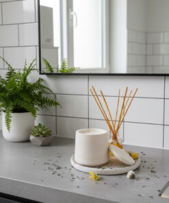 Alternative view of Vela de Soja en Cerámica con Tapa - Modelo "Oasis" (Aroma Pino)